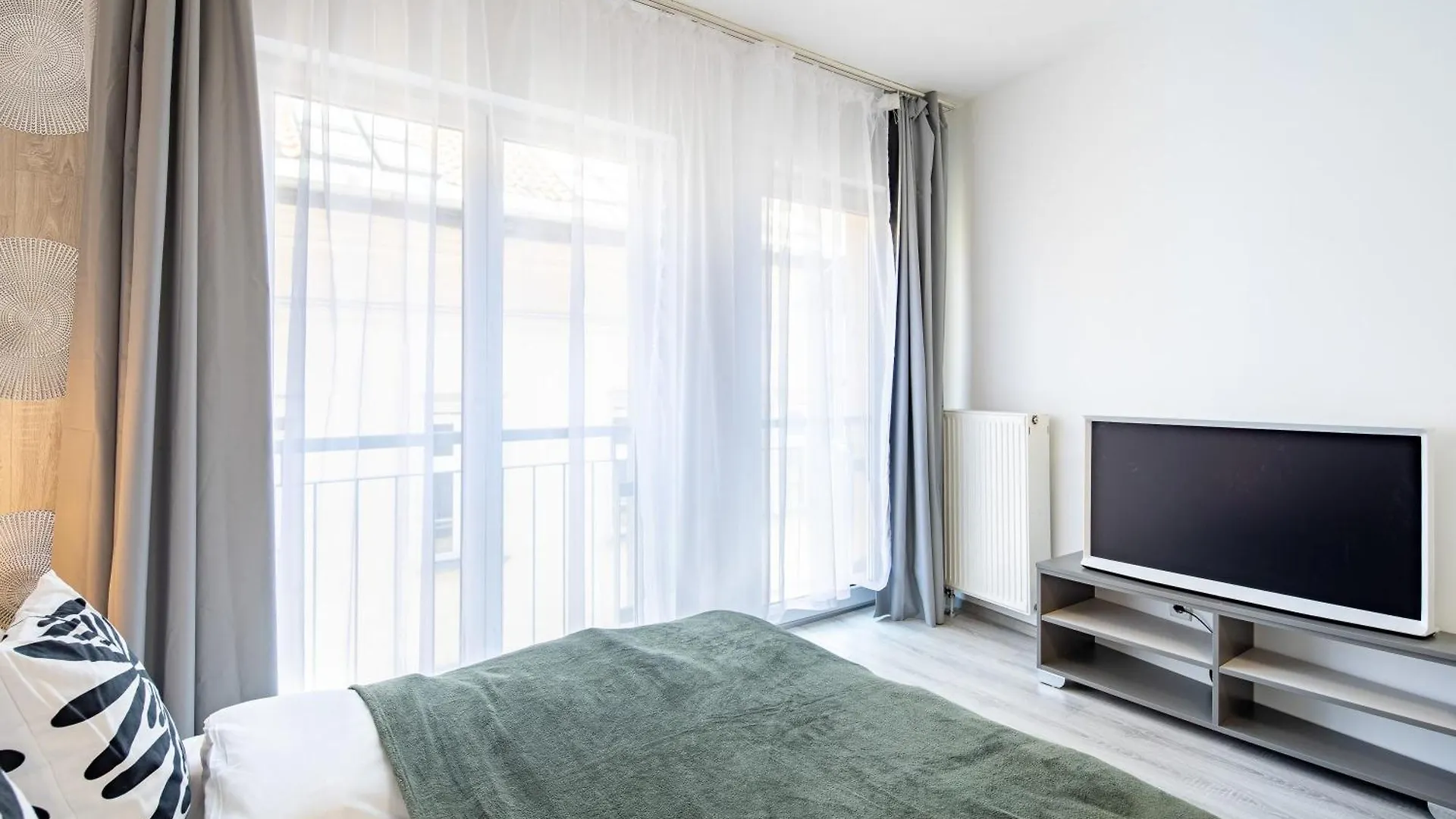 Ultra Central - Free Parking - Sunny Budapest Apartment