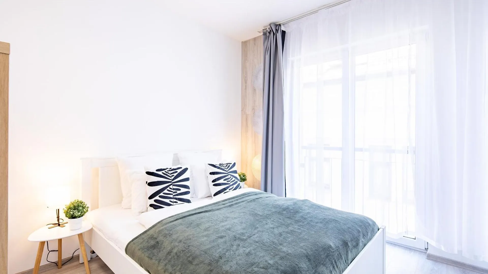 Ultra Central - Free Parking - Sunny location